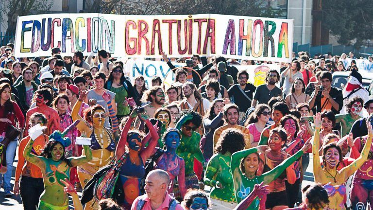 Colegios Profesionales: “Hay que poner fin a un sistema universitario que produce cesantes con título”